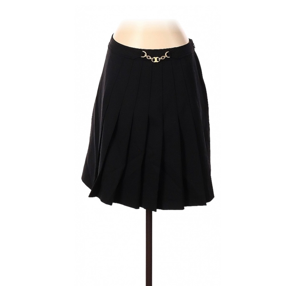 Tory Burch pleated skirt with gold chain buckle elegant